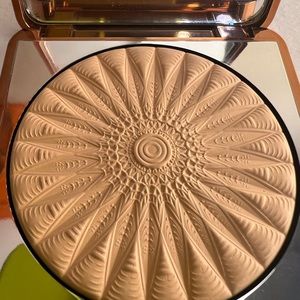 Chantecaille Hummingbird Perfect Blur Finishing Powder